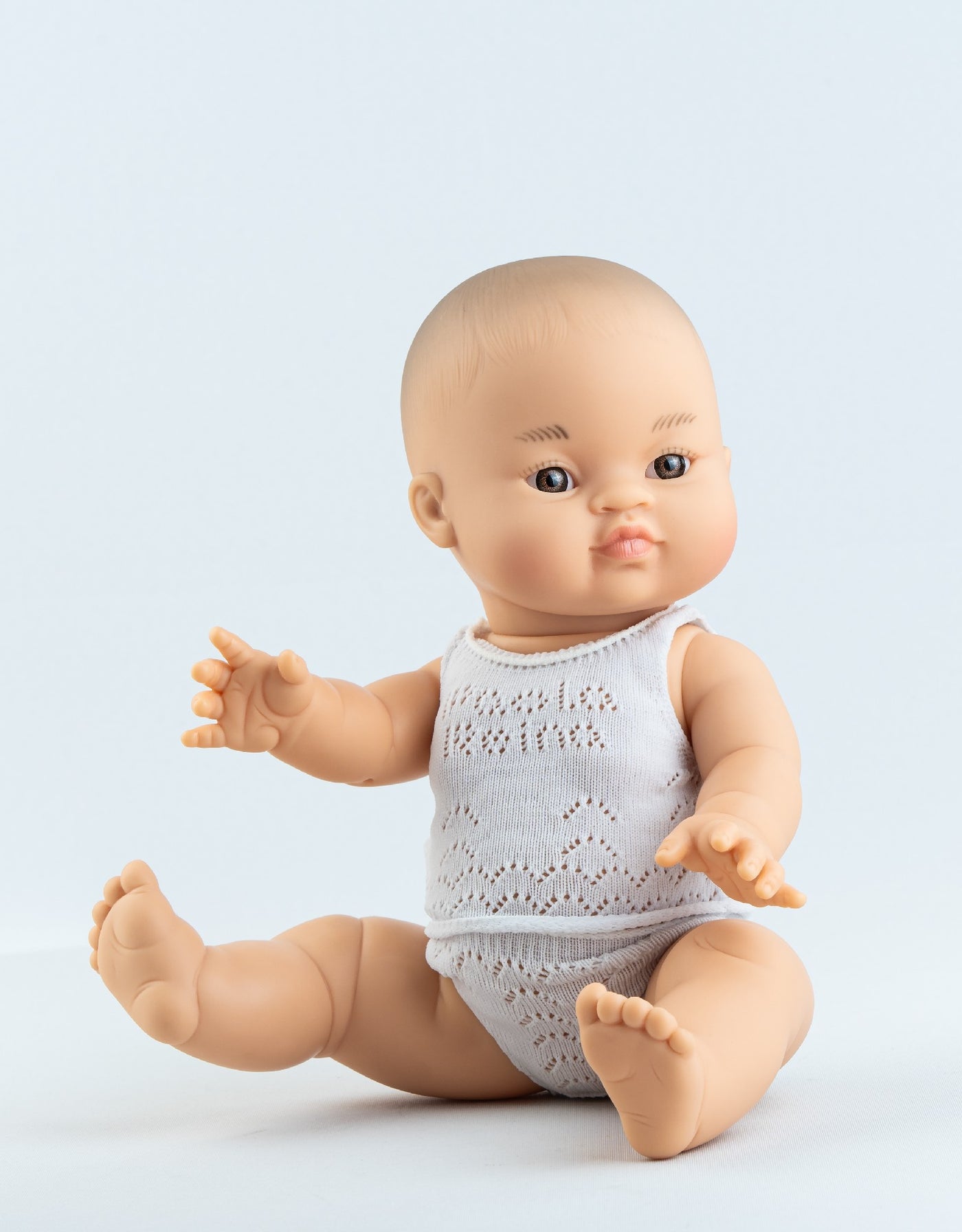 Baby Gordis - Lily with brown eyes in pajamas - Paola Reina