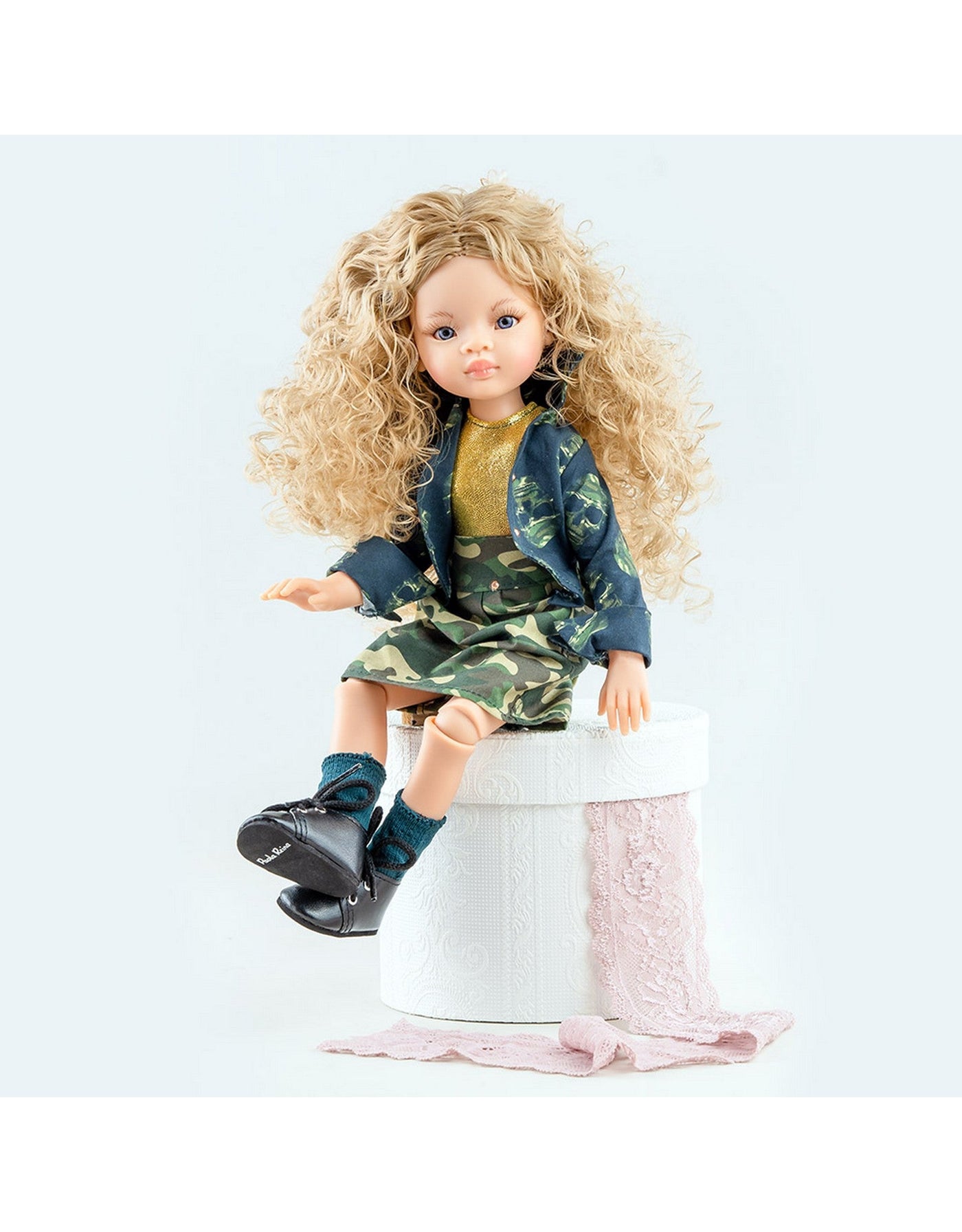 Las Amigas Articulated Doll - Manica with camouflage skirt and jacket set - Paola Reina