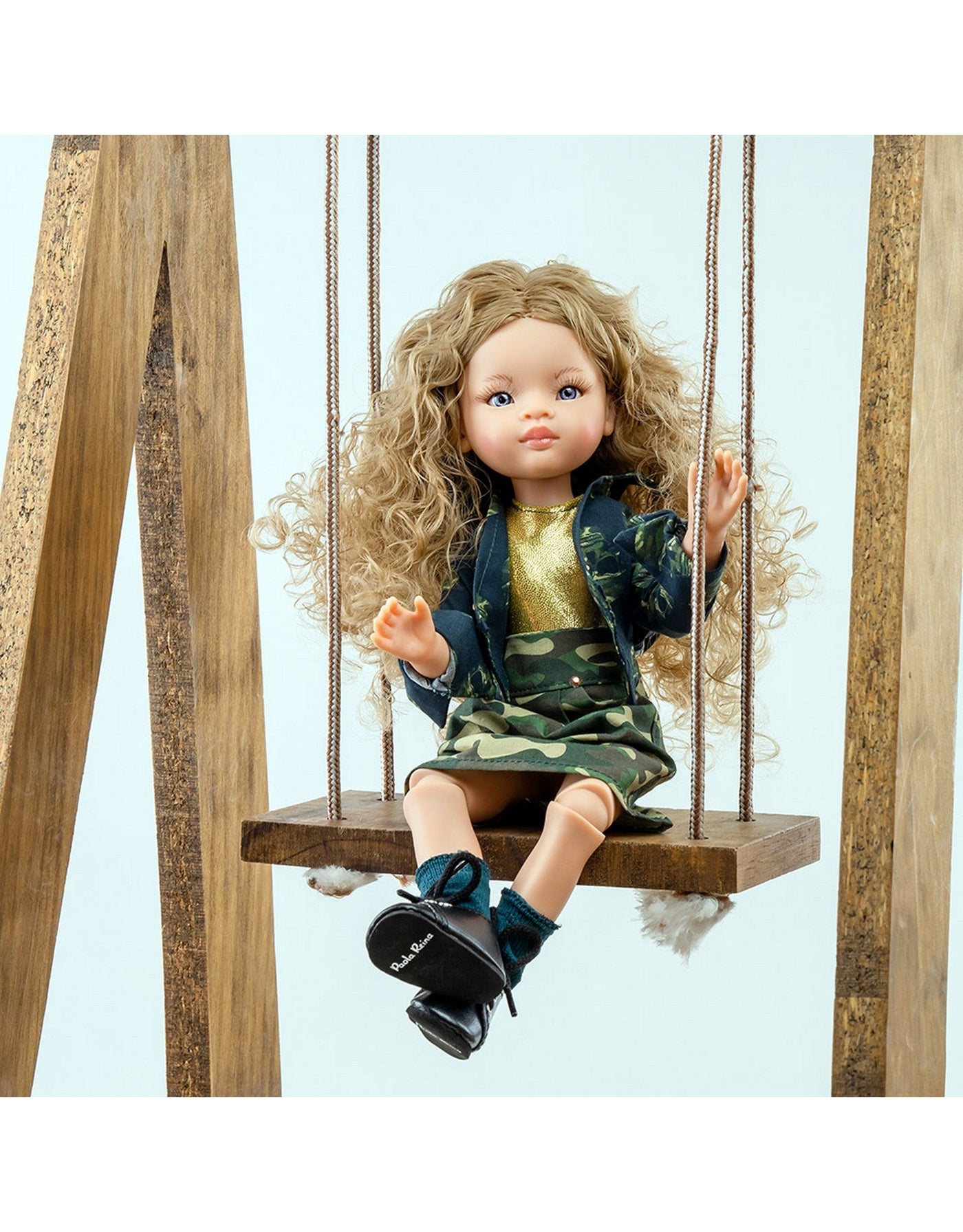 Las Amigas Articulated Doll - Manica with camouflage skirt and jacket set - Paola Reina